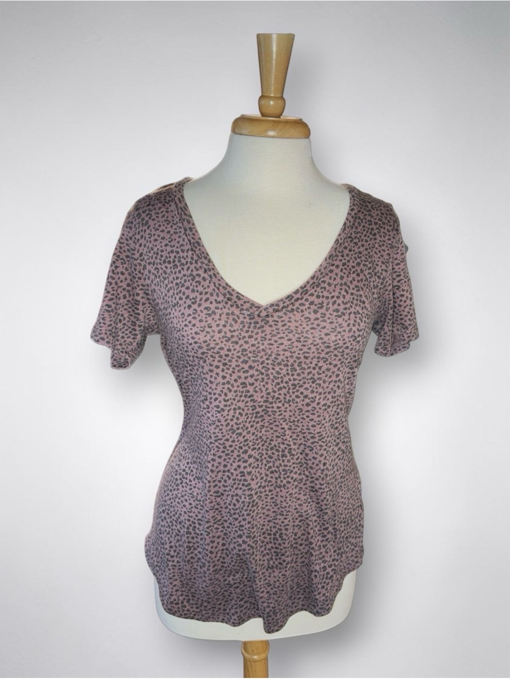 White Crow Mauve Leopard V-Neck Short Sleeve Tee